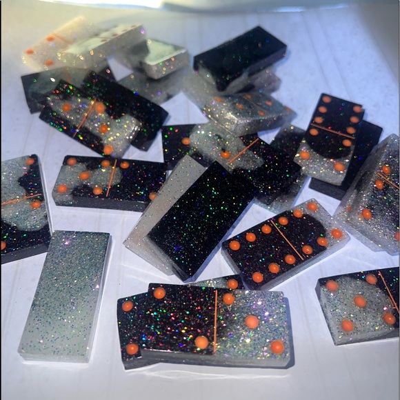 Dominos - Picture 1 of 7